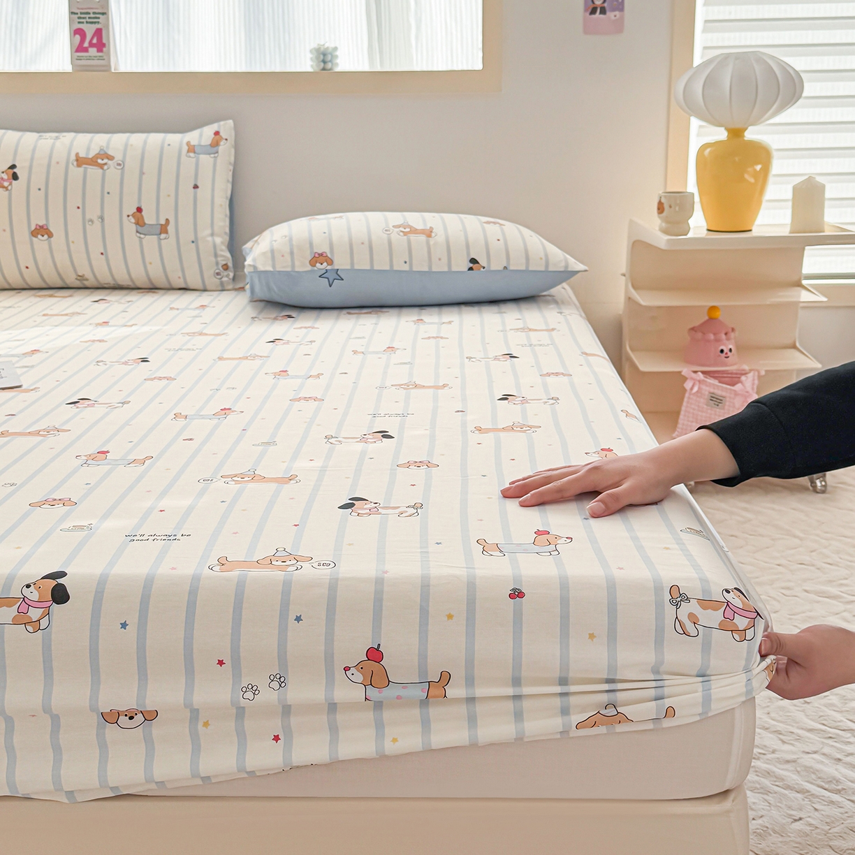 91家纺网 家纺一手货源 找家纺 小蓝孩家纺 2026新款12868全棉印花单床笠(联系商家可打折，尺寸可定制) 糖纸童年