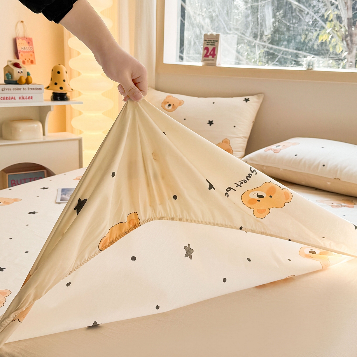 91家纺网 家纺一手货源 找家纺 小蓝孩家纺 2026新款12868全棉印花单床笠(联系商家可打折，尺寸可定制) 领结熊宝