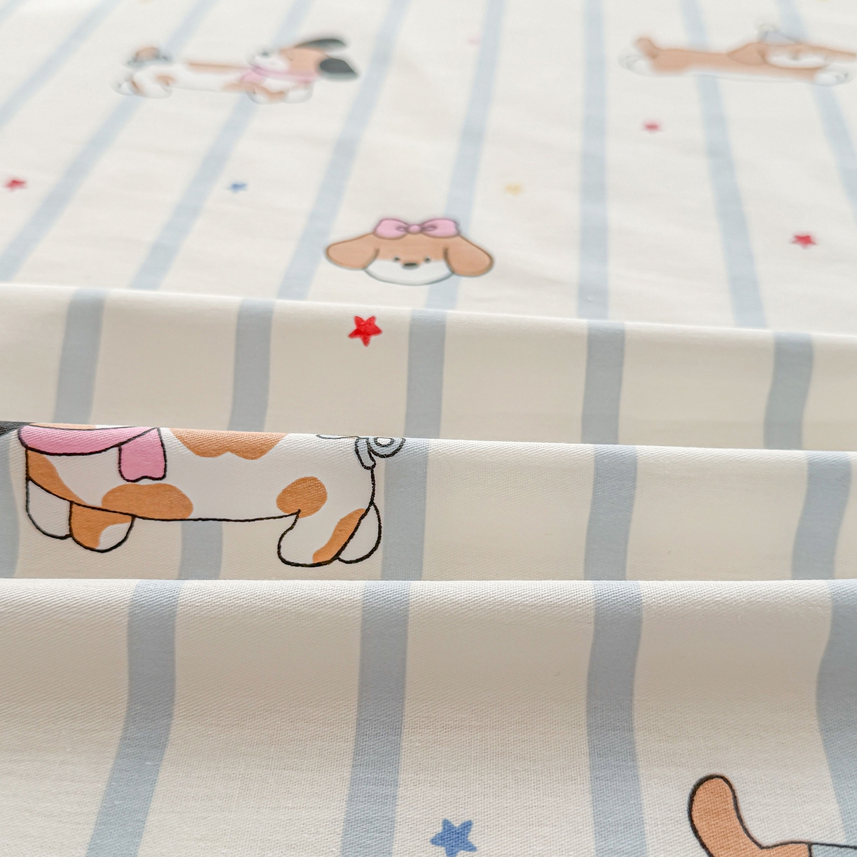 91家纺网 家纺一手货源 找家纺 小蓝孩家纺 2026新款12868全棉印花单床笠(联系商家可打折，尺寸可定制) 糖纸童年