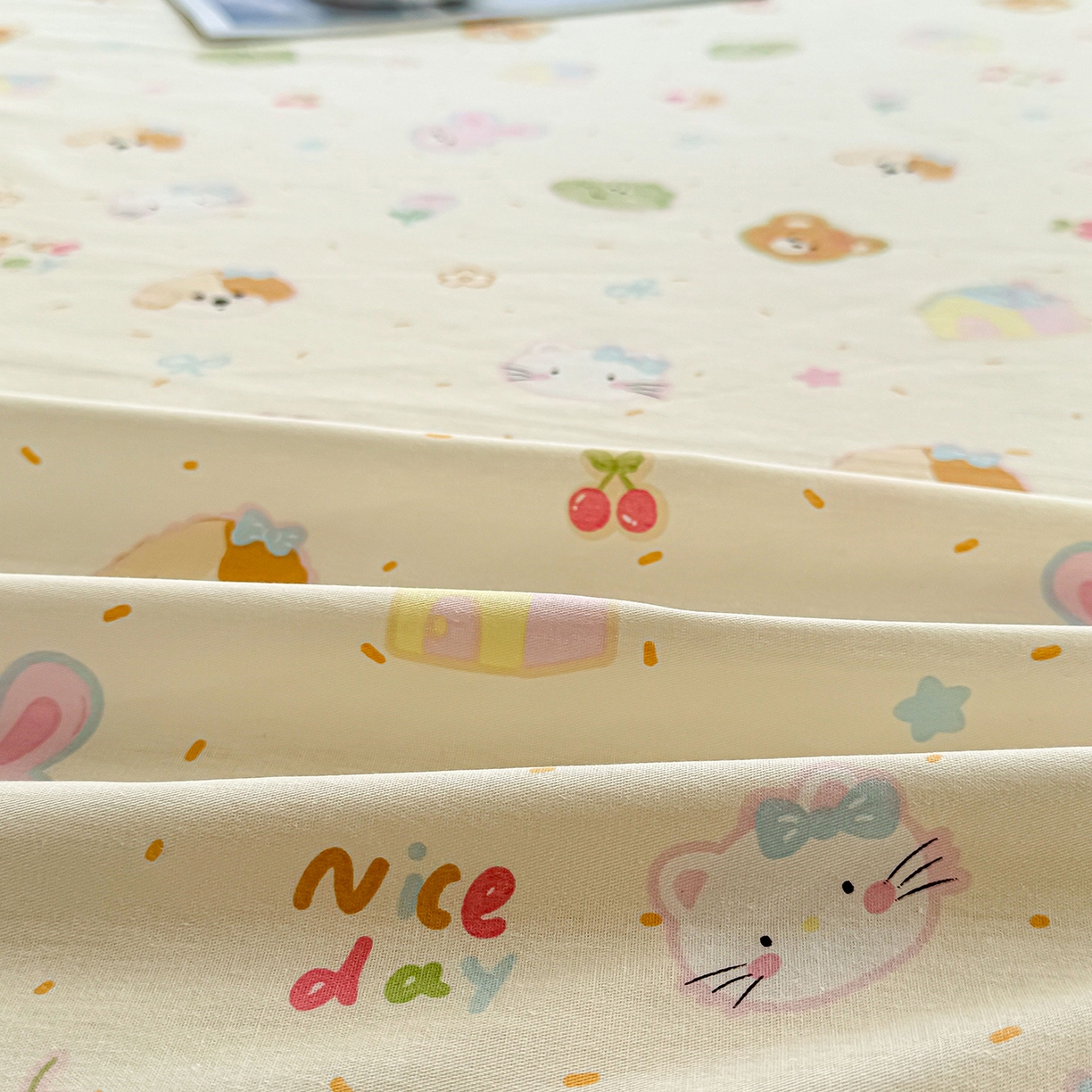 91家纺网 家纺一手货源 找家纺 小蓝孩家纺 2026新款12868全棉印花单床笠(联系商家可打折，尺寸可定制) 假日小狗