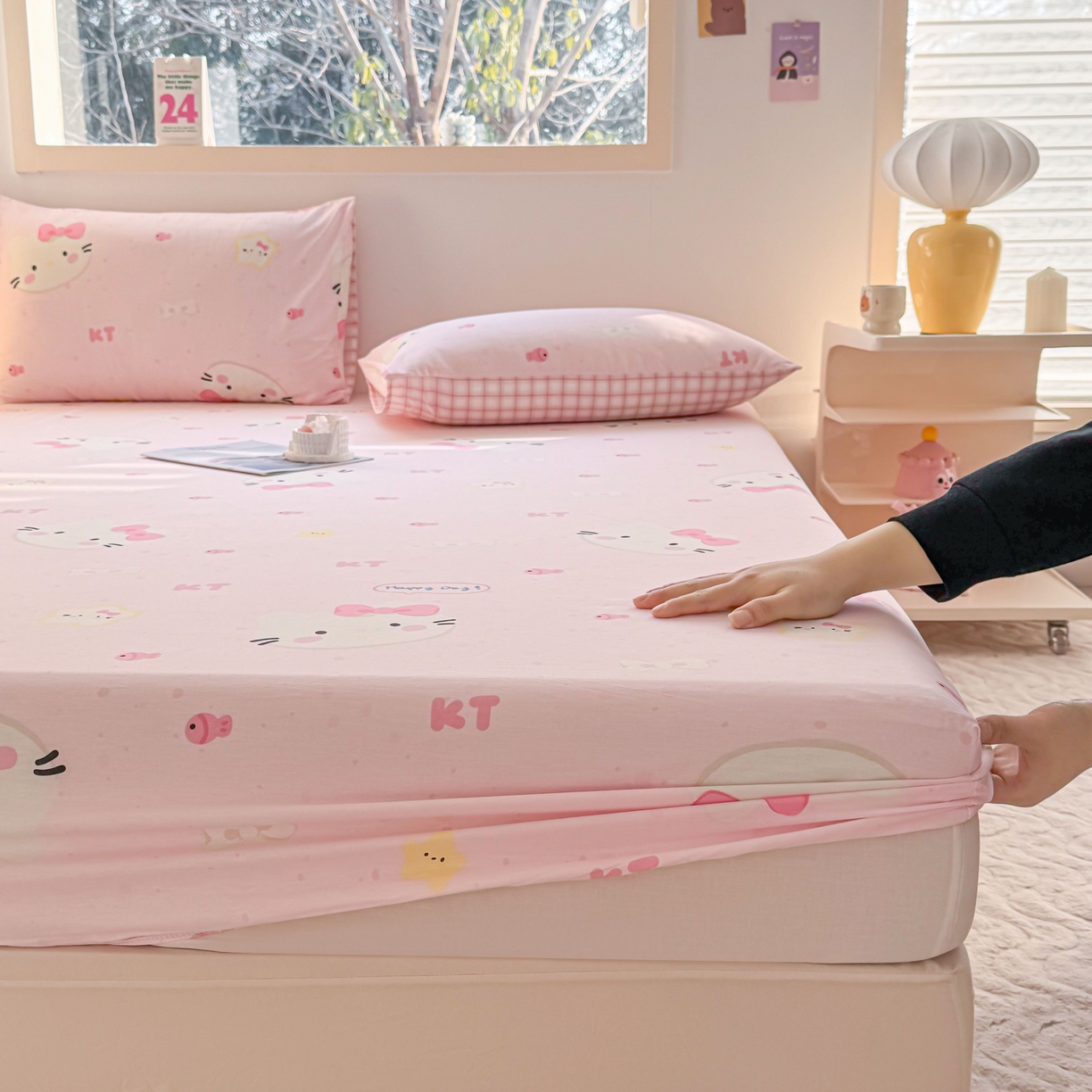 91家纺网 家纺一手货源 找家纺 小蓝孩家纺 2026新款12868全棉印花单床笠(联系商家可打折，尺寸可定制) 甜心猫咪