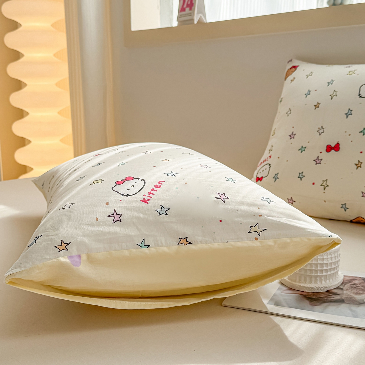 91家纺网 家纺一手货源 找家纺 小蓝孩家纺 2026新款12868全棉单人信封枕套(联系商家可打折，尺寸可定制) 星星凯蒂猫