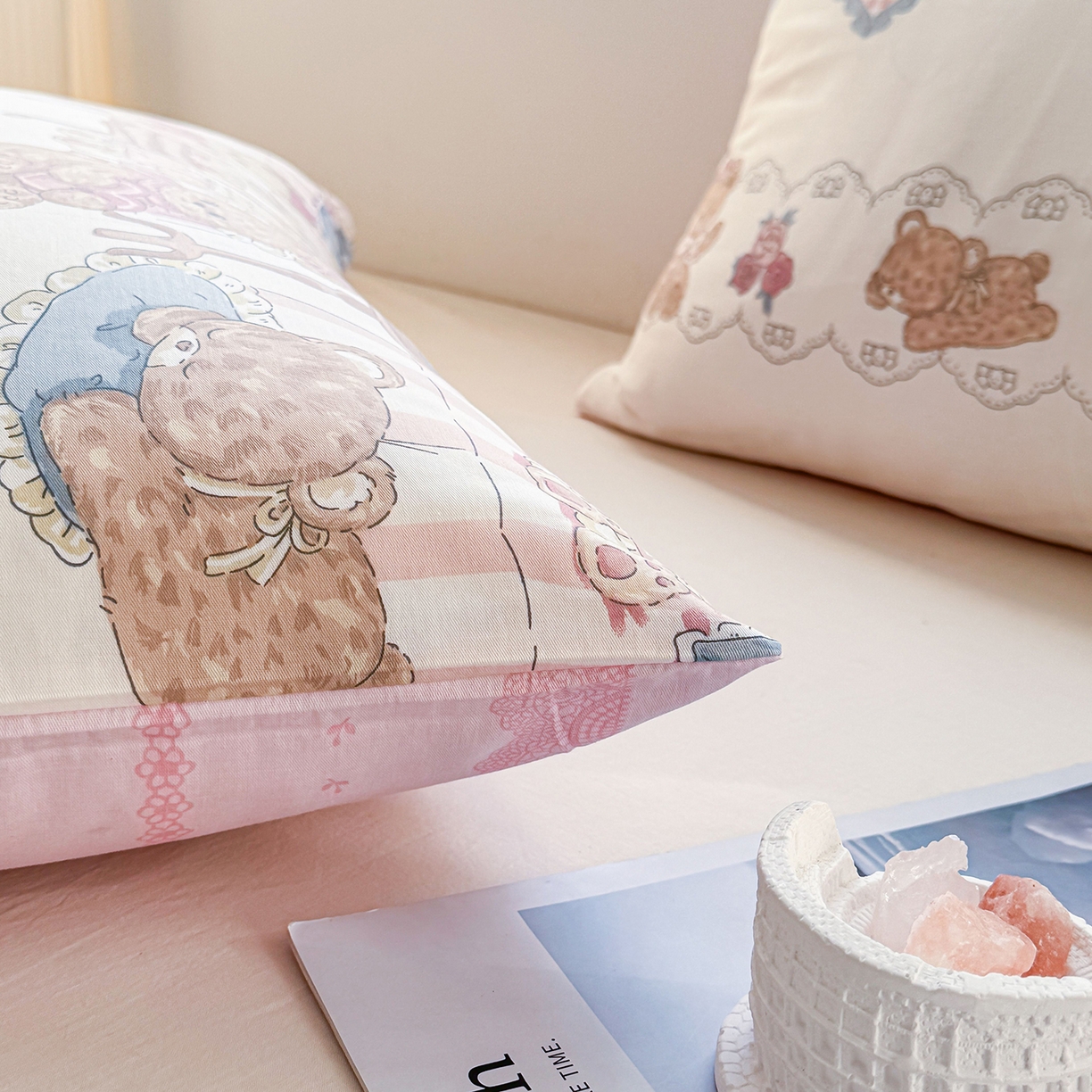 91家纺网 家纺一手货源 找家纺 小蓝孩家纺 2026新款12868全棉单人信封枕套(联系商家可打折，尺寸可定制) 安缦小熊