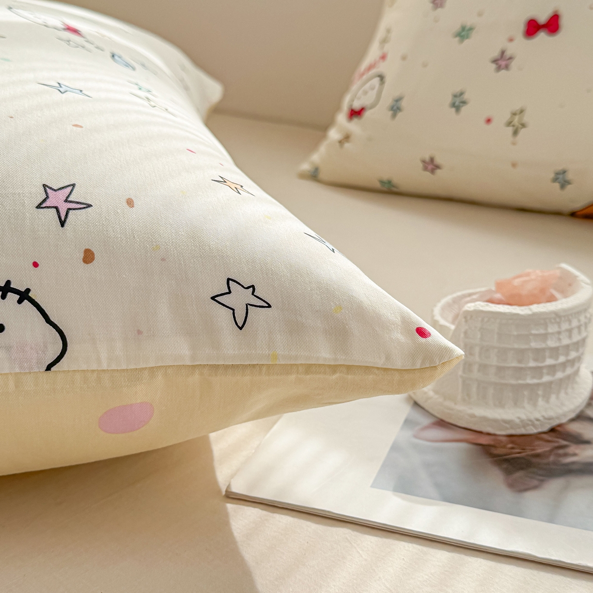 91家纺网 家纺一手货源 找家纺 小蓝孩家纺 2026新款12868全棉单人信封枕套(联系商家可打折，尺寸可定制) 星星凯蒂猫