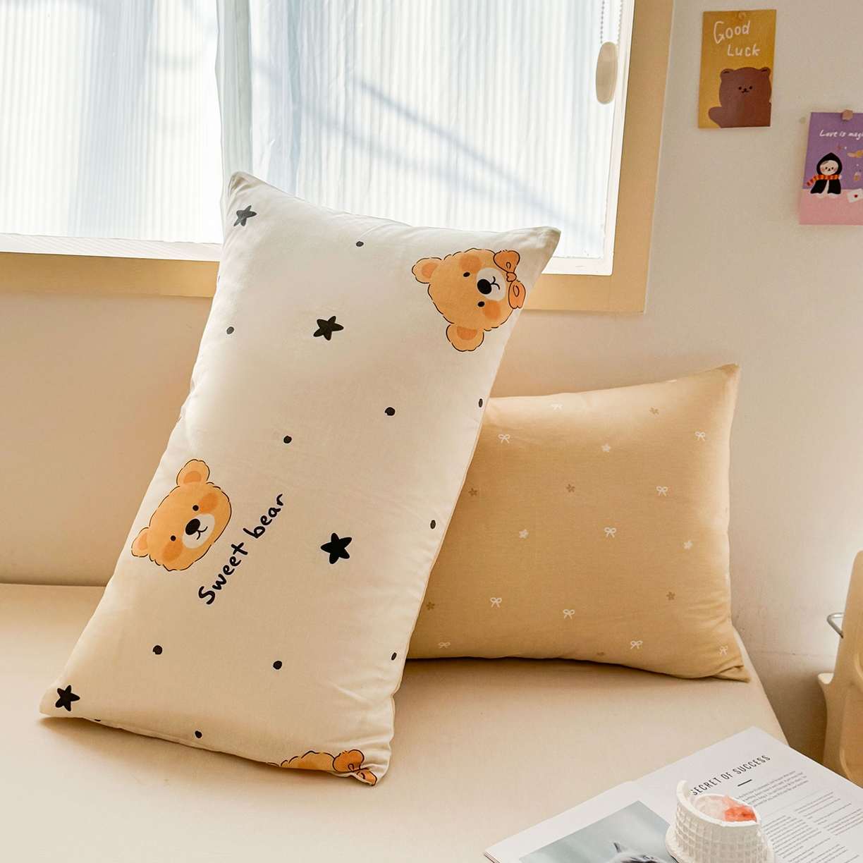 91家纺网 家纺一手货源 找家纺 小蓝孩家纺 2026新款12868全棉单人信封枕套(联系商家可打折，尺寸可定制) 领结熊宝