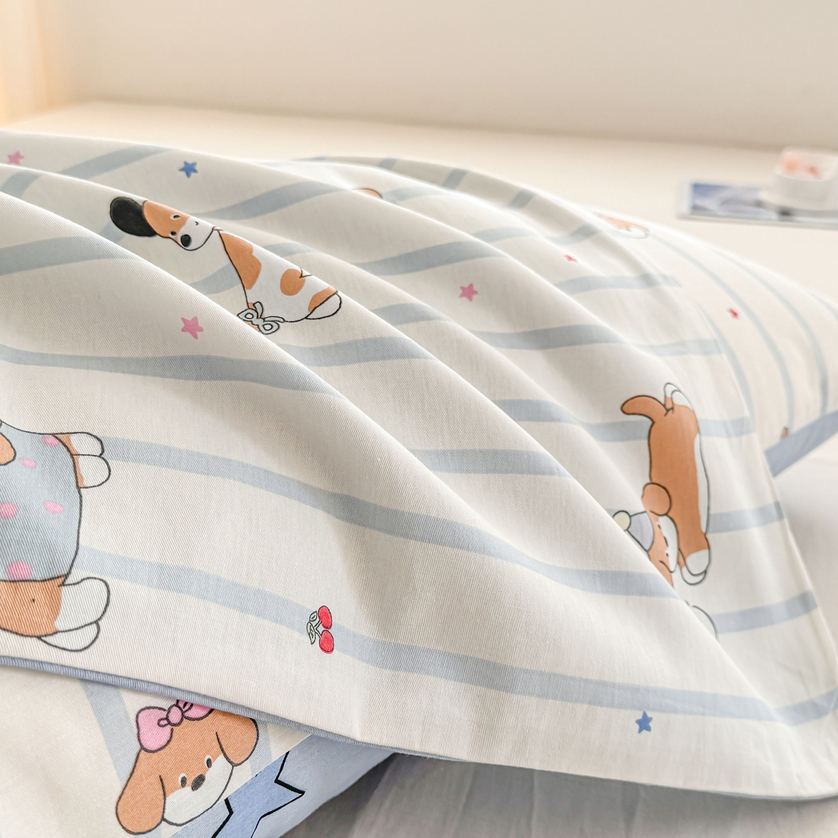 91家纺网 家纺一手货源 找家纺 小蓝孩家纺 2026新款12868全棉单人信封枕套(联系商家可打折，尺寸可定制) 糖纸童年