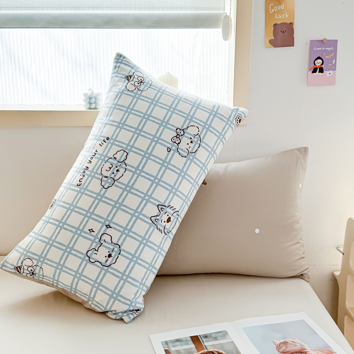 91家纺网 家纺一手货源 找家纺 小蓝孩家纺 2026新款12868全棉单人信封枕套(联系商家可打折，尺寸可定制) 忧郁棕熊