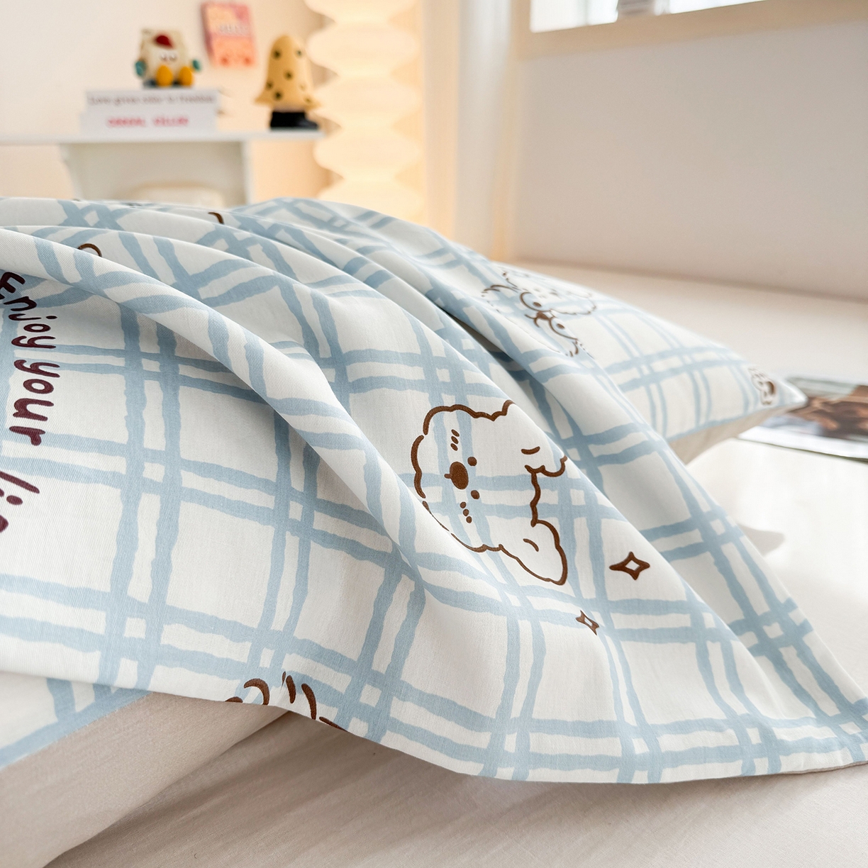 91家纺网 家纺一手货源 找家纺 小蓝孩家纺 2026新款12868全棉单人信封枕套(联系商家可打折，尺寸可定制) 忧郁棕熊