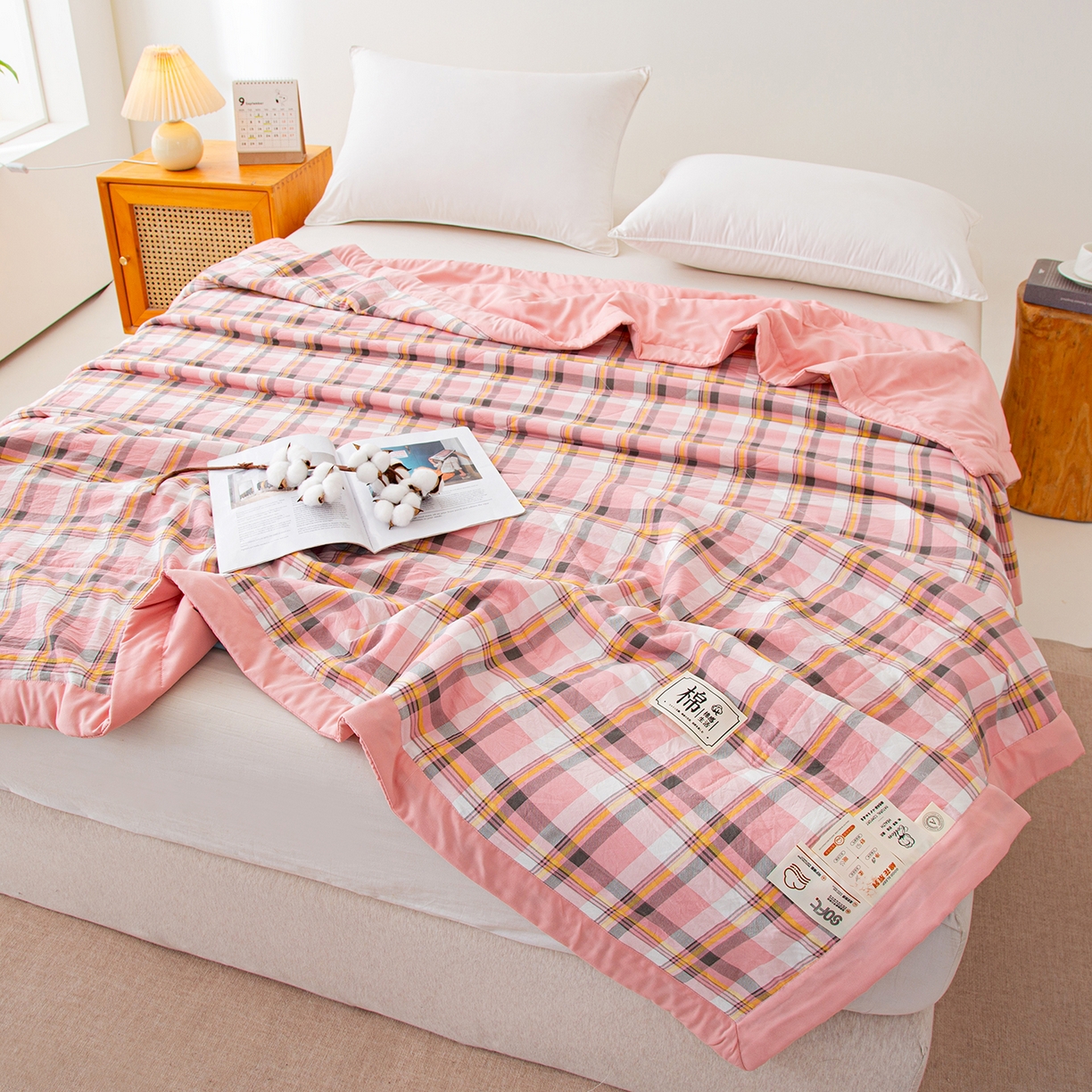 91家纺网 家纺一手货源 找家纺 美之润家纺 2026新款A类无印风100%新疆棉花夏被纯棉夏凉被空调被子薄被芯棉花 中格粉