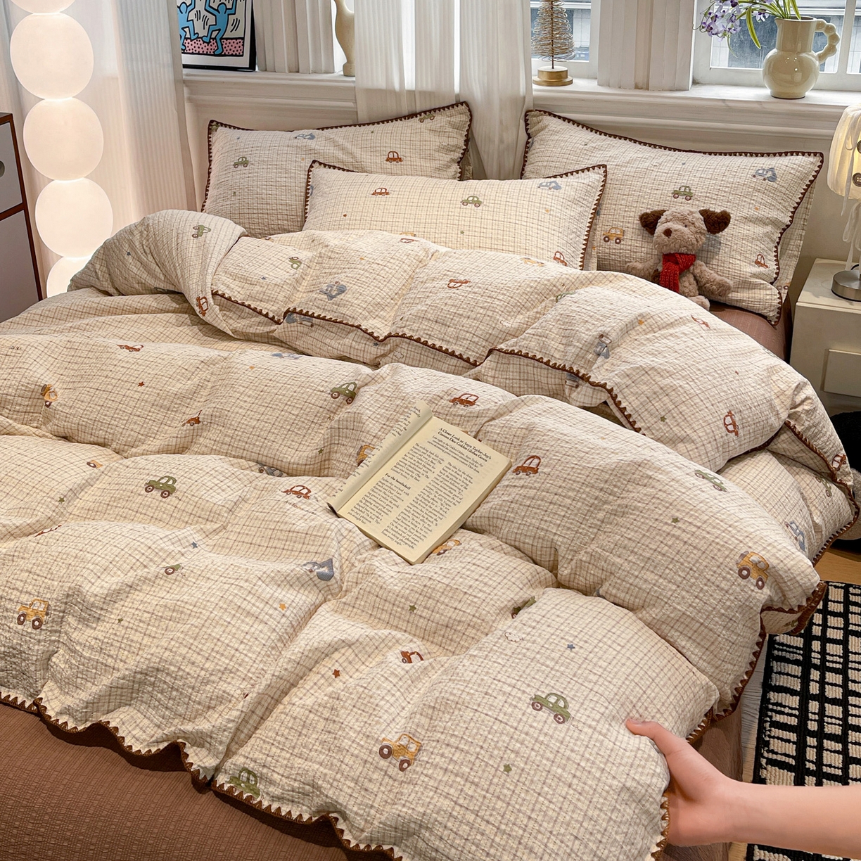 91家纺网 家纺一手货源 找家纺 仟网汇 2026新款云感泡芙棉小清新印花贝壳边四件套 小汽车