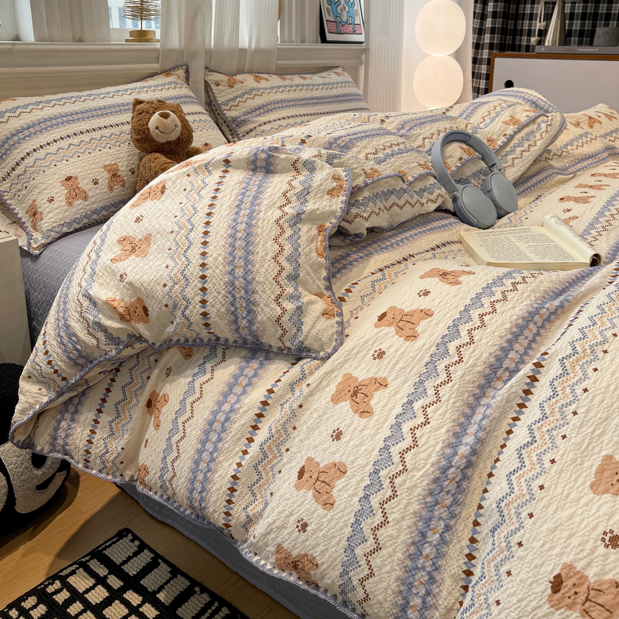 91家纺网 家纺一手货源 找家纺 仟网汇 2026新款云感泡芙棉小清新印花贝壳边四件套 萌趣小熊