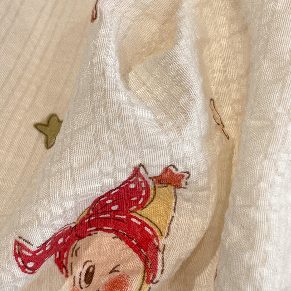 91家纺网 家纺一手货源 找家纺 仟网汇 2026新款云感泡芙棉小清新印花贝壳边四件套 蛋糕星人