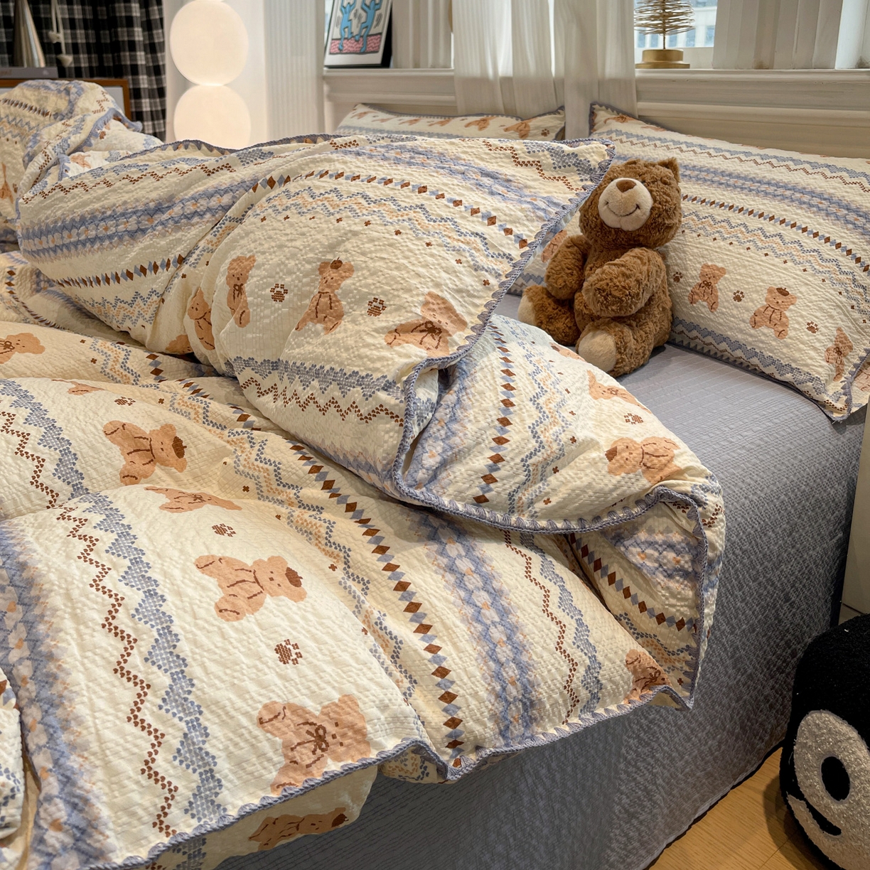 91家纺网 家纺一手货源 找家纺 仟网汇 2026新款云感泡芙棉小清新印花贝壳边四件套 萌趣小熊