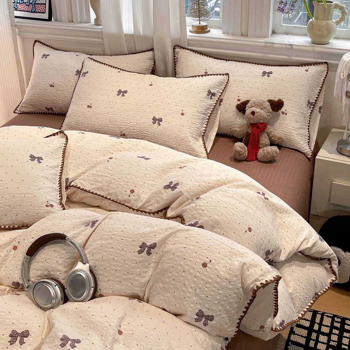 91家纺网 家纺一手货源 找家纺 仟网汇 2026新款云感泡芙棉小清新印花贝壳边四件套 樱桃波点