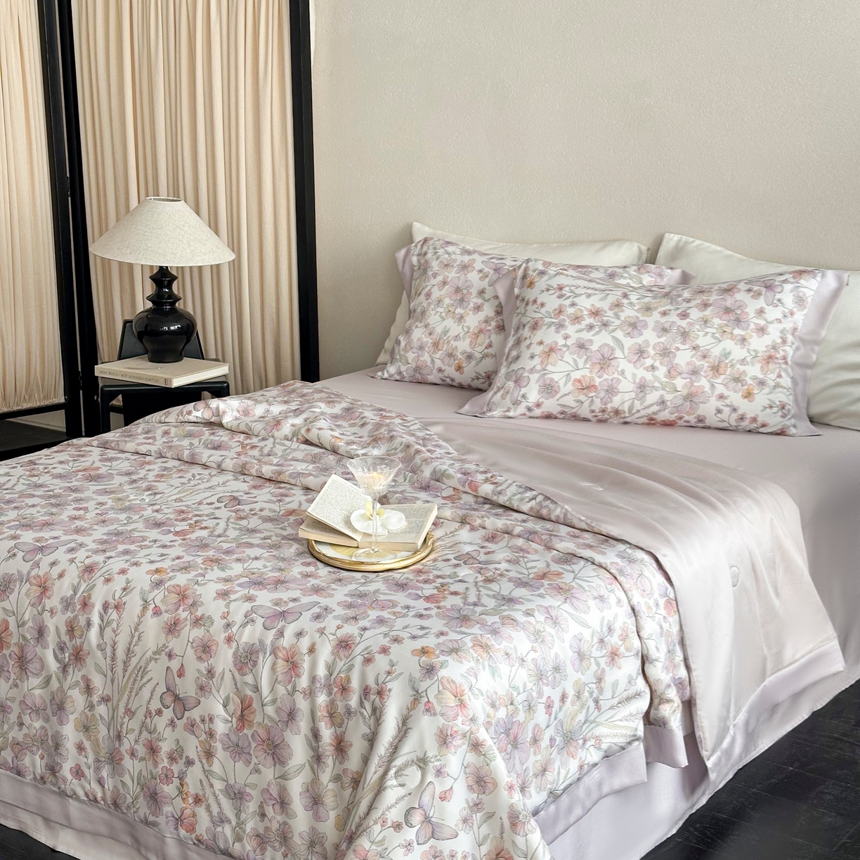 91家纺网 家纺一手货源 找家纺 黛舒家居 2026年春夏款80S天丝夏被夏被四件套 雾紫蝶影