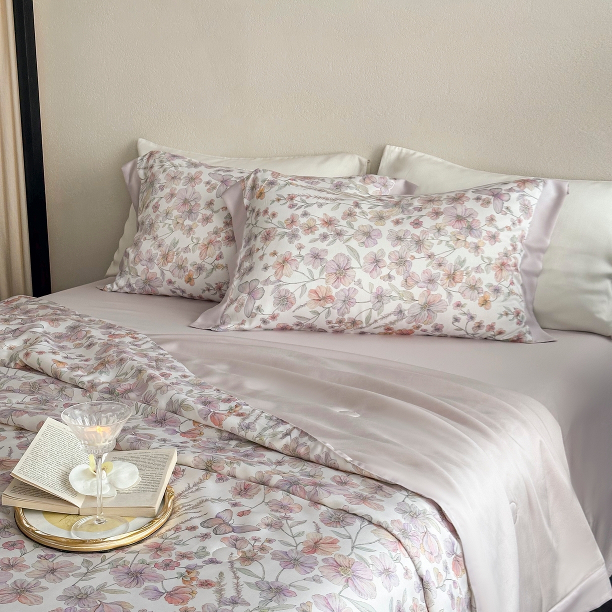 91家纺网 家纺一手货源 找家纺 黛舒家居 2026年春夏款80S天丝夏被夏被四件套 雾紫蝶影