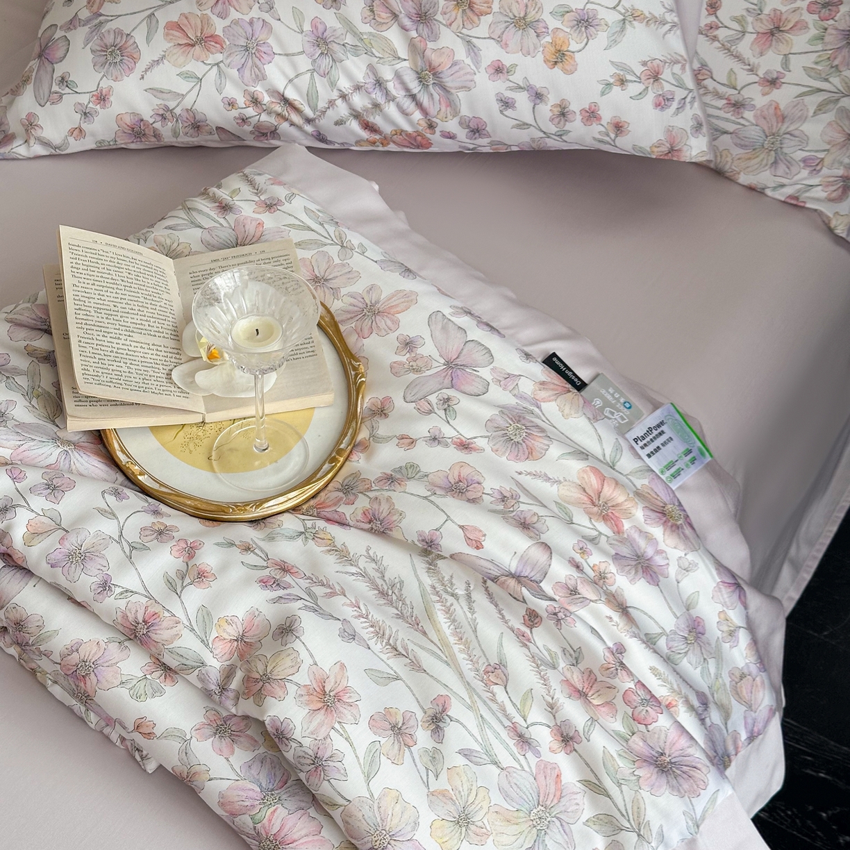 91家纺网 家纺一手货源 找家纺 黛舒家居 2026年春夏款80S天丝夏被夏被四件套 雾紫蝶影