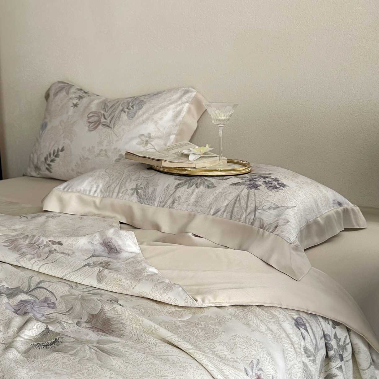 91家纺网 家纺一手货源 找家纺 黛舒家居 2026年春夏款80S天丝夏被夏被四件套 青雾凝香