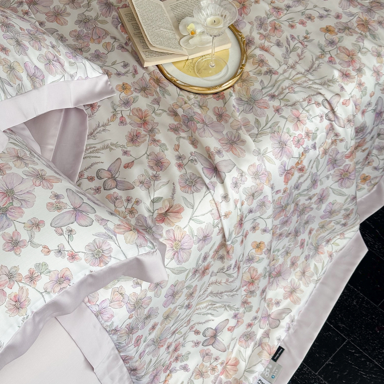 91家纺网 家纺一手货源 找家纺 黛舒家居 2026年春夏款80S天丝夏被夏被四件套 雾紫蝶影