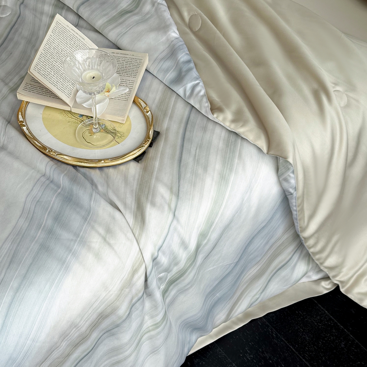 91家纺网 家纺一手货源 找家纺 黛舒家居 2026年春夏款80S天丝夏被夏被四件套 云屿晨纱