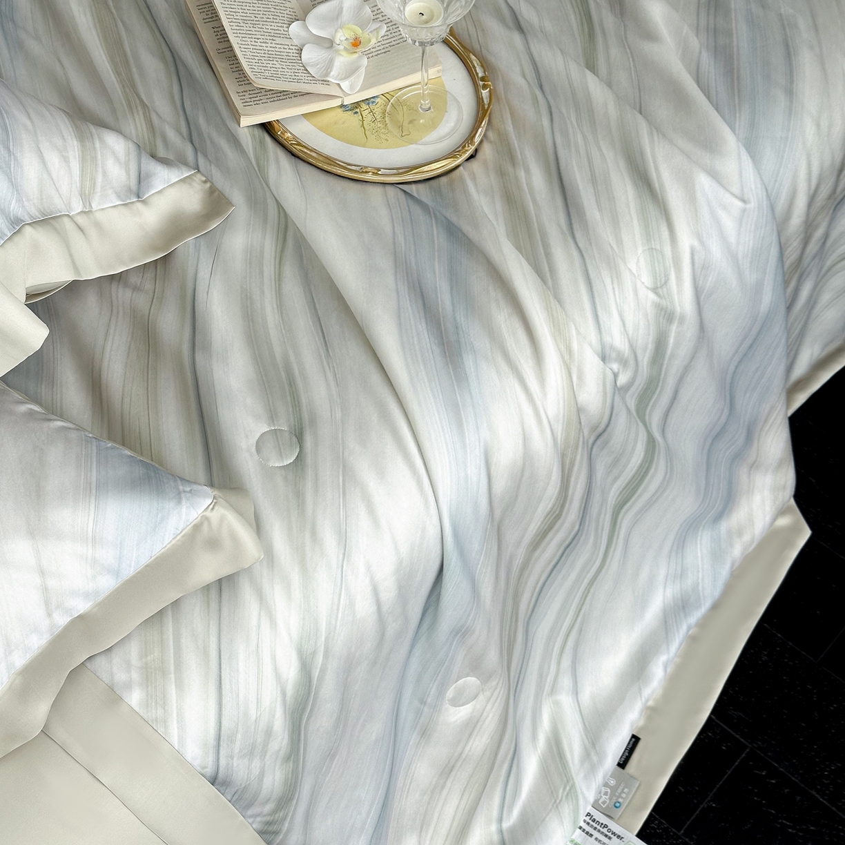 91家纺网 家纺一手货源 找家纺 黛舒家居 2026年春夏款80S天丝夏被夏被四件套 云屿晨纱