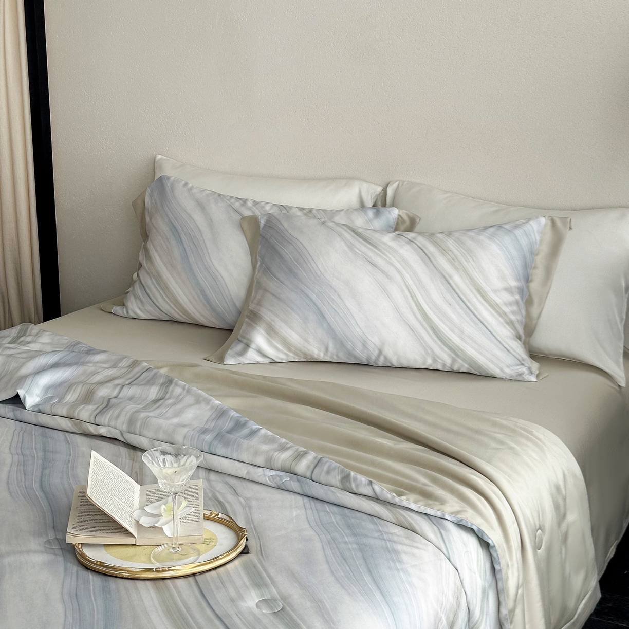 91家纺网 家纺一手货源 找家纺 黛舒家居 2026年春夏款80S天丝夏被夏被四件套 云屿晨纱