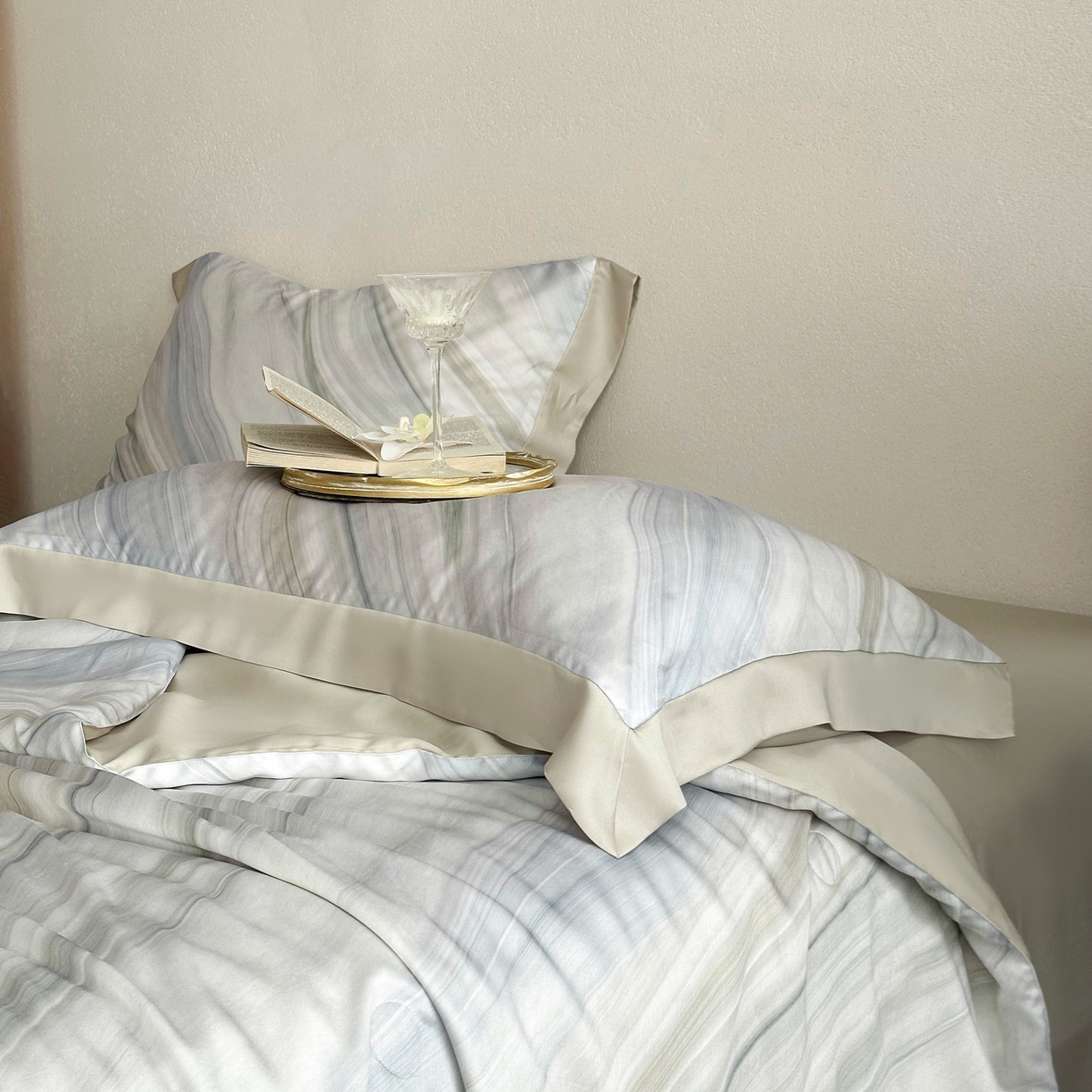 91家纺网 家纺一手货源 找家纺 黛舒家居 2026年春夏款80S天丝夏被夏被四件套 云屿晨纱