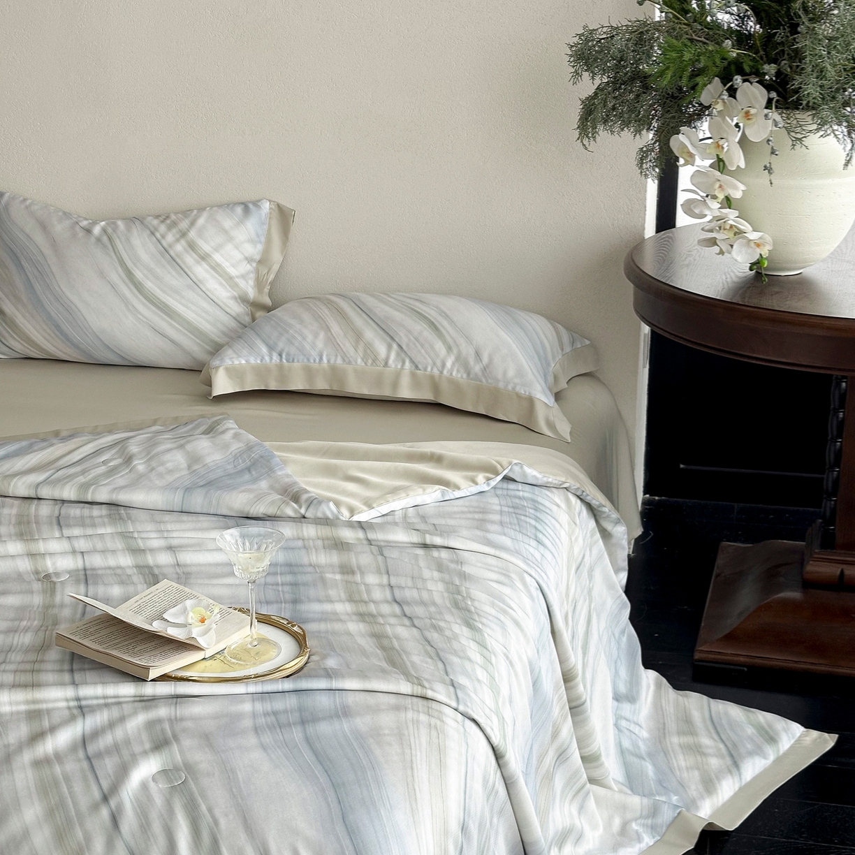 91家纺网 家纺一手货源 找家纺 黛舒家居 2026年春夏款80S天丝夏被夏被四件套 云屿晨纱