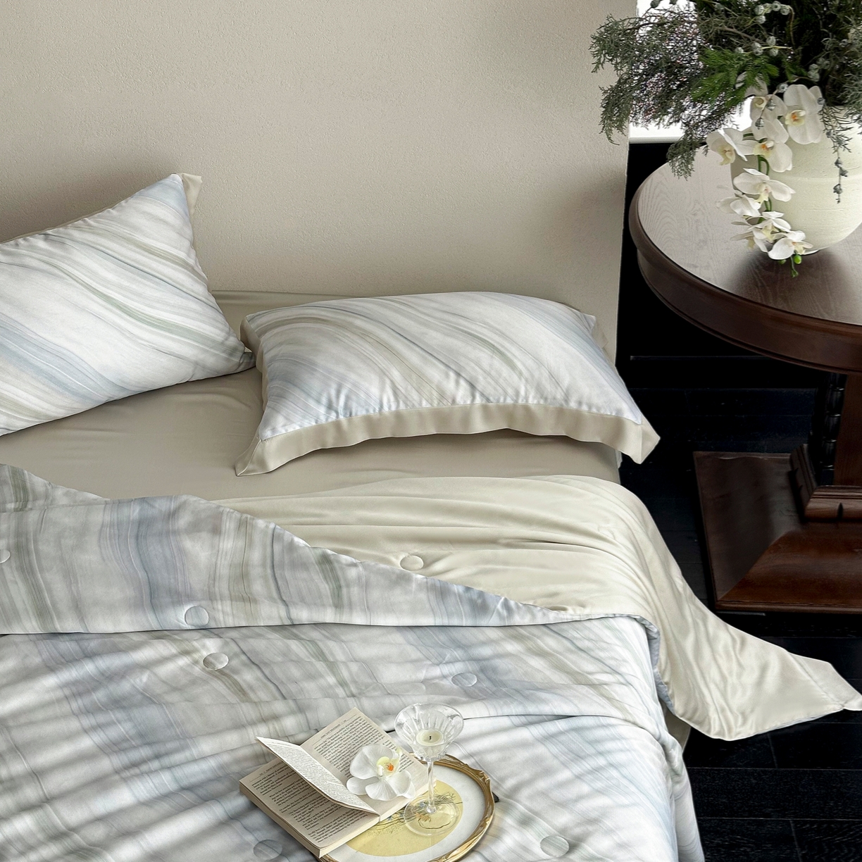 91家纺网 家纺一手货源 找家纺 黛舒家居 2026年春夏款80S天丝夏被夏被四件套 云屿晨纱