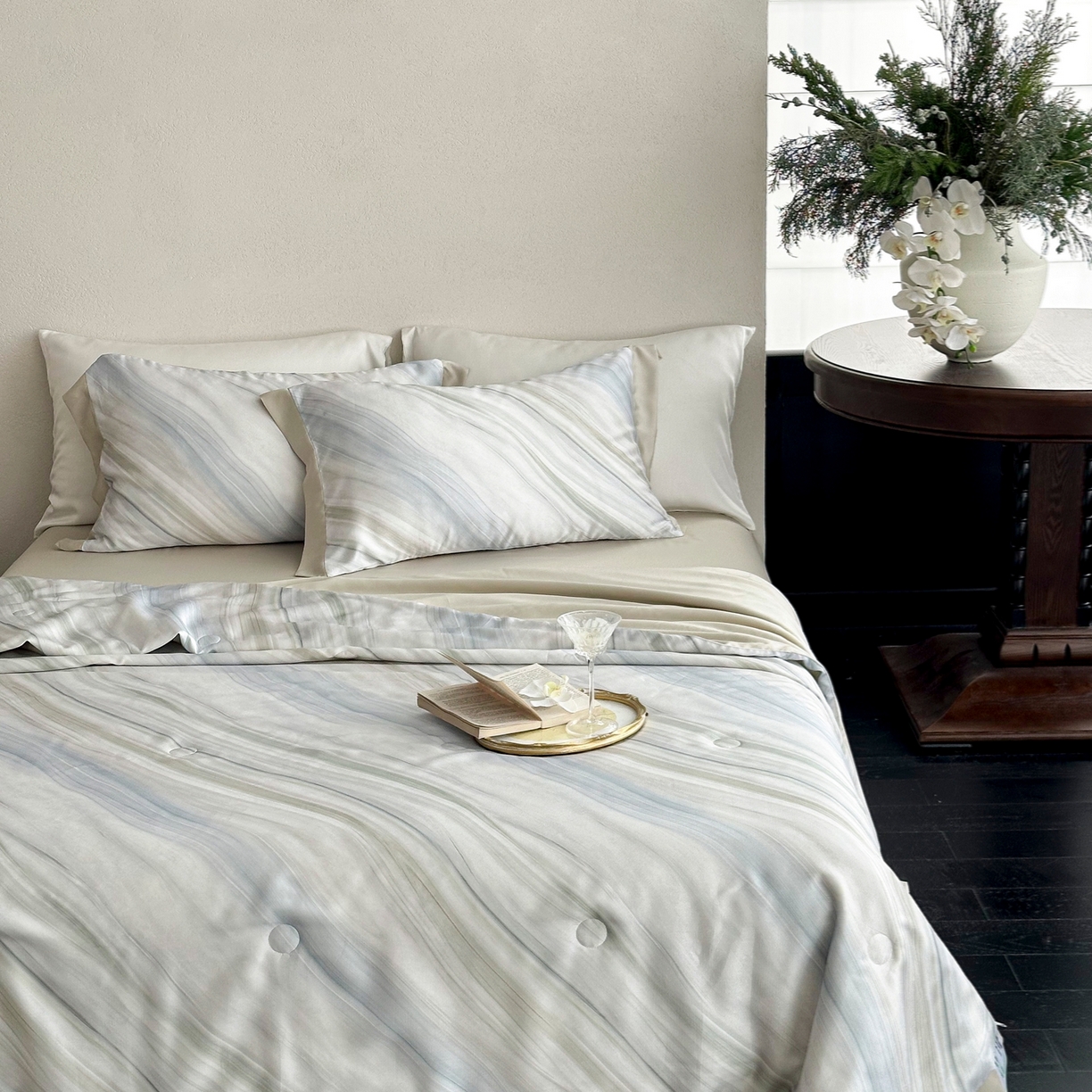 91家纺网 家纺一手货源 找家纺 黛舒家居 2026年春夏款80S天丝夏被夏被四件套 云屿晨纱