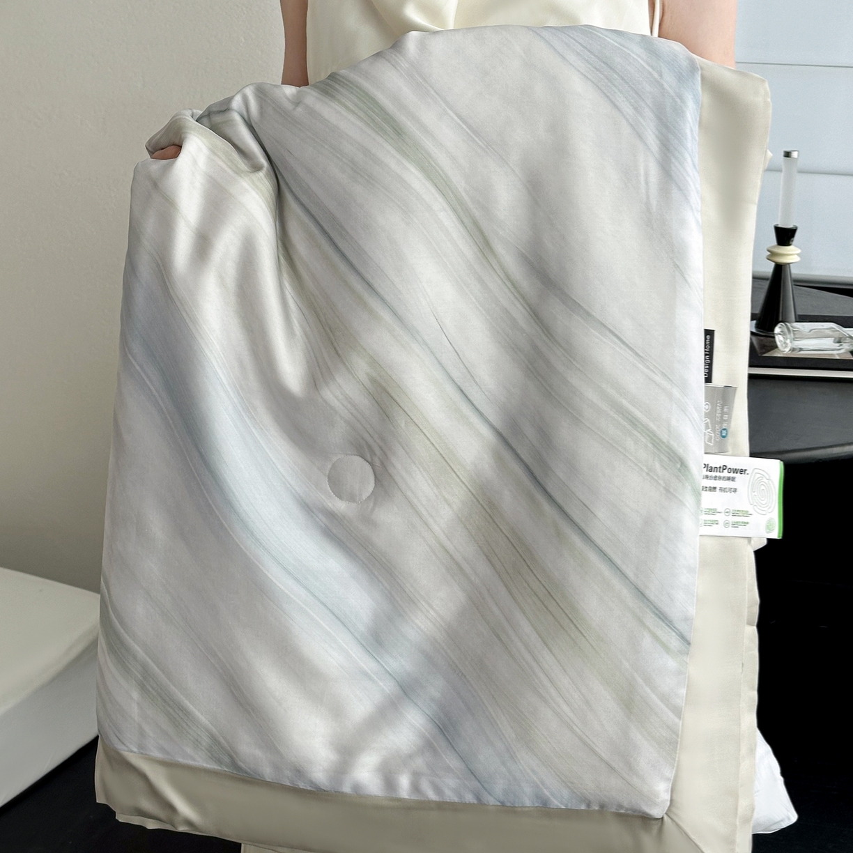 91家纺网 家纺一手货源 找家纺 黛舒家居 2026年春夏款80S天丝夏被夏被四件套 云屿晨纱