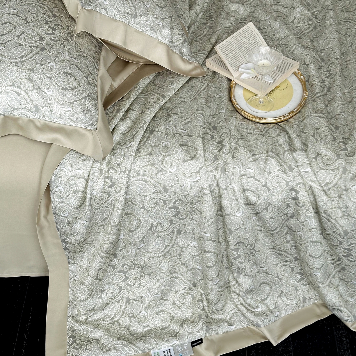 91家纺网 家纺一手货源 找家纺 黛舒家居 2026年春夏款80S天丝夏被夏被四件套 浅绿蔓影