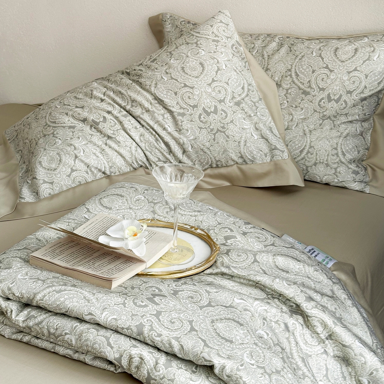 91家纺网 家纺一手货源 找家纺 黛舒家居 2026年春夏款80S天丝夏被夏被四件套 浅绿蔓影