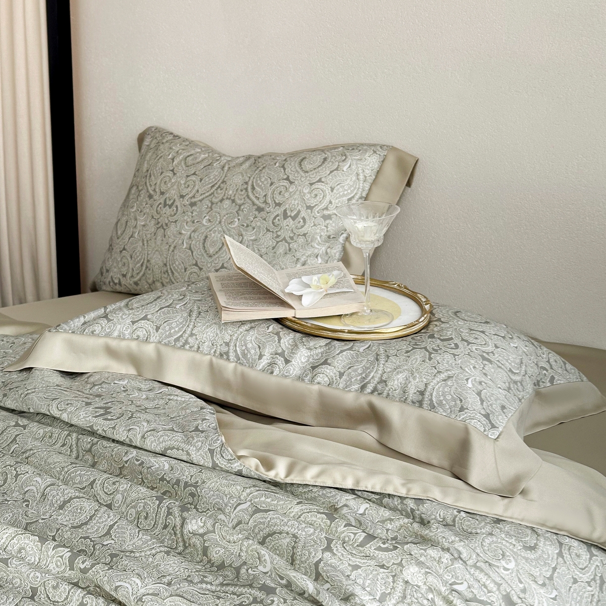 91家纺网 家纺一手货源 找家纺 黛舒家居 2026年春夏款80S天丝夏被夏被四件套 浅绿蔓影