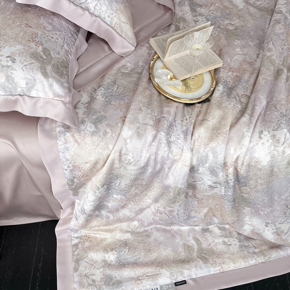 91家纺网 家纺一手货源 找家纺 黛舒家居 2026年春夏款80S天丝夏被夏被四件套 花漾浅梦