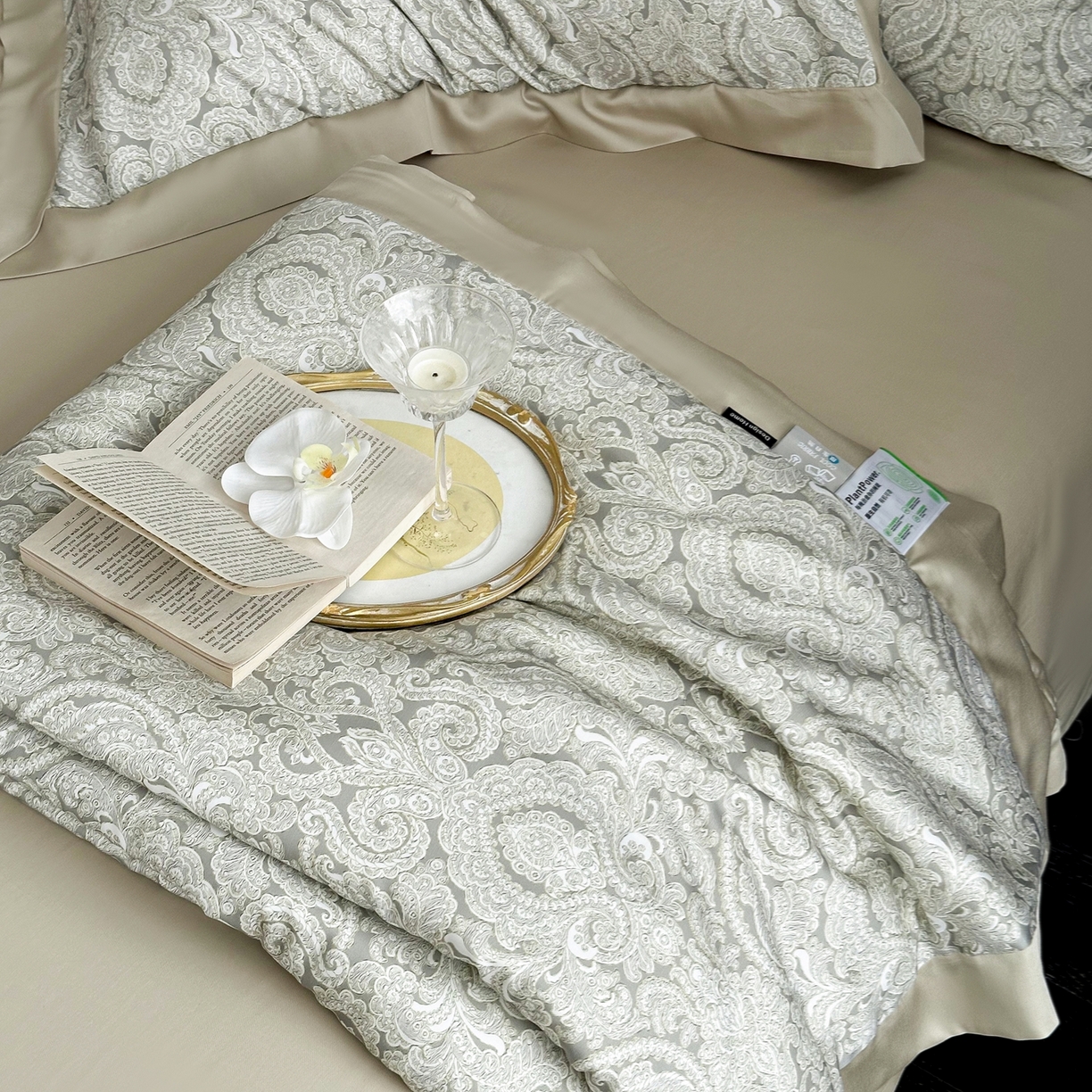 91家纺网 家纺一手货源 找家纺 黛舒家居 2026年春夏款80S天丝夏被夏被四件套 浅绿蔓影