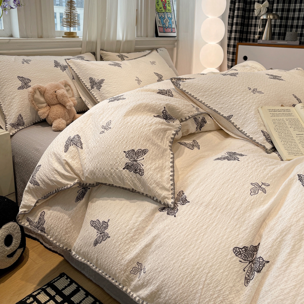 91家纺网 家纺一手货源 找家纺 仟网汇 2026新款云感泡芙棉小清新印花贝壳边四件套 黑白蝴蝶