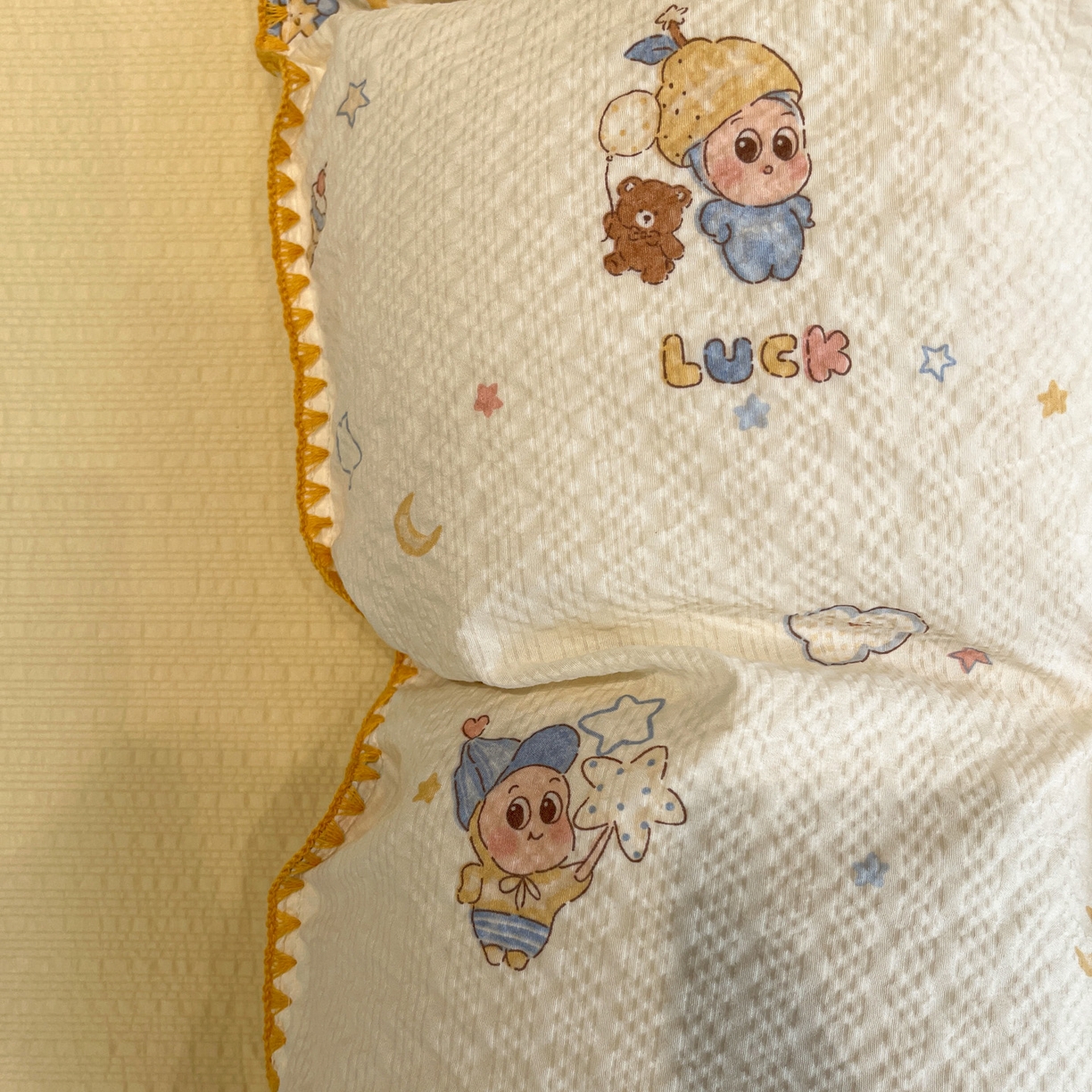 91家纺网 家纺一手货源 找家纺 仟网汇 2026新款云感泡芙棉小清新印花贝壳边四件套 摇摇星人