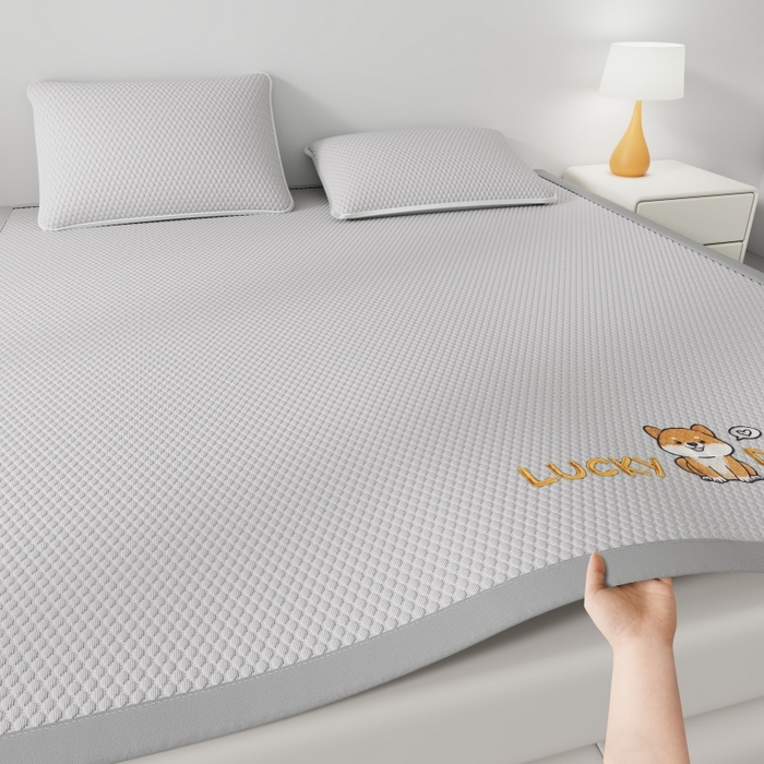 91家纺网 家纺一手货源 找家纺 福来临家纺  2026新款A类凉豆豆凉感席系列PE冰豆豆席-床笠款-床席款 幸运小狗-灰床席款