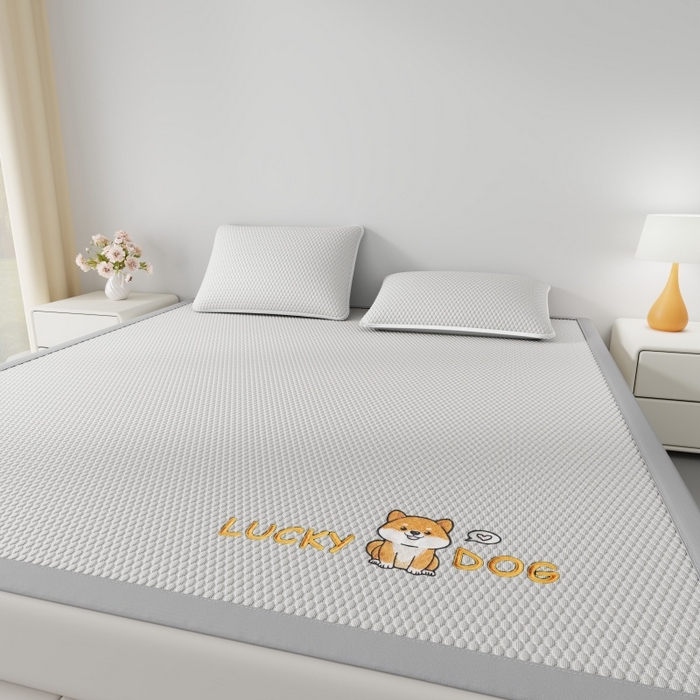 91家纺网 家纺一手货源 找家纺 福来临家纺  2026新款A类凉豆豆凉感席系列PE冰豆豆席-床笠款-床席款 幸运小狗-灰床席款