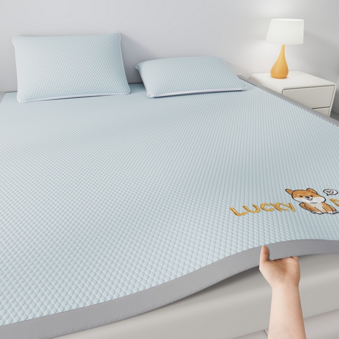 91家纺网 家纺一手货源 找家纺 福来临家纺  2026新款A类凉豆豆凉感席系列PE冰豆豆席-床笠款-床席款 幸运小狗-蓝床席款