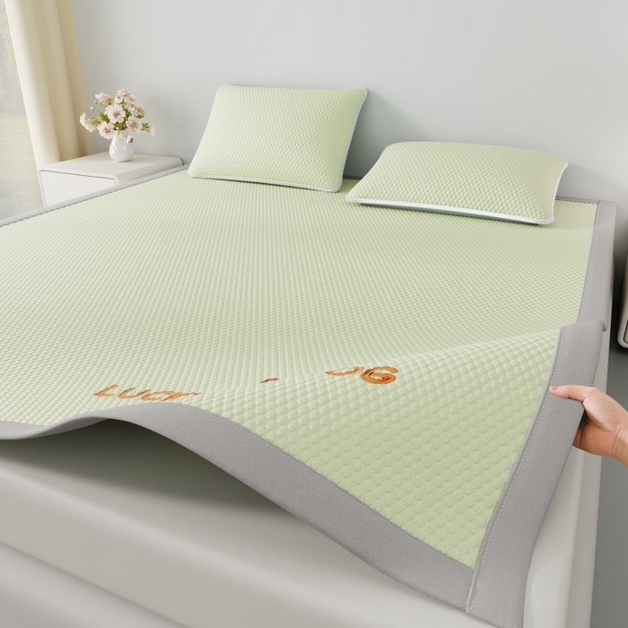 91家纺网 家纺一手货源 找家纺 福来临家纺  2026新款A类凉豆豆凉感席系列PE冰豆豆席-床笠款-床席款 幸运小狗-绿床席款