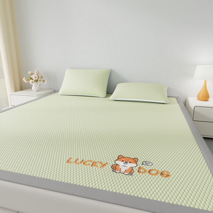 91家纺网 家纺一手货源 找家纺 福来临家纺  2026新款A类凉豆豆凉感席系列PE冰豆豆席-床笠款-床席款 幸运小狗-绿床席款