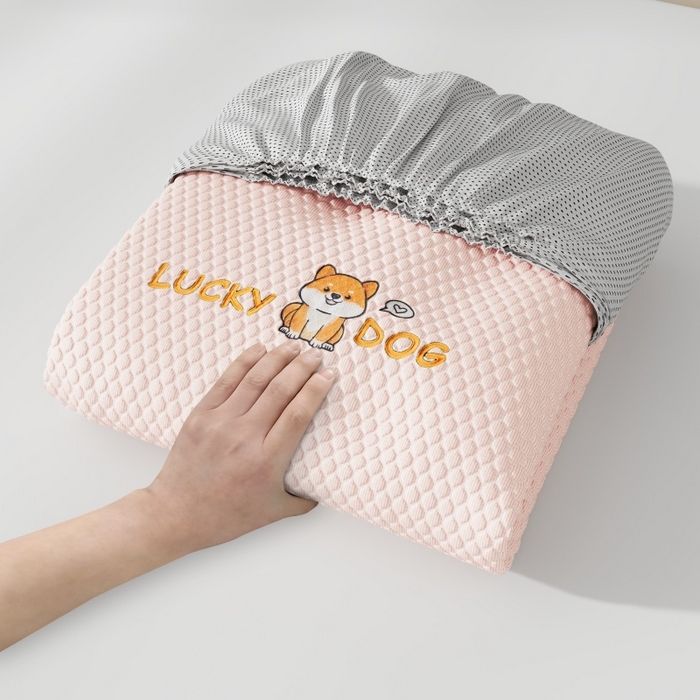 91家纺网 家纺一手货源 找家纺 福来临家纺  2026新款A类凉豆豆凉感席系列PE冰豆豆席-床笠款-床席款 幸运小狗-粉床笠款