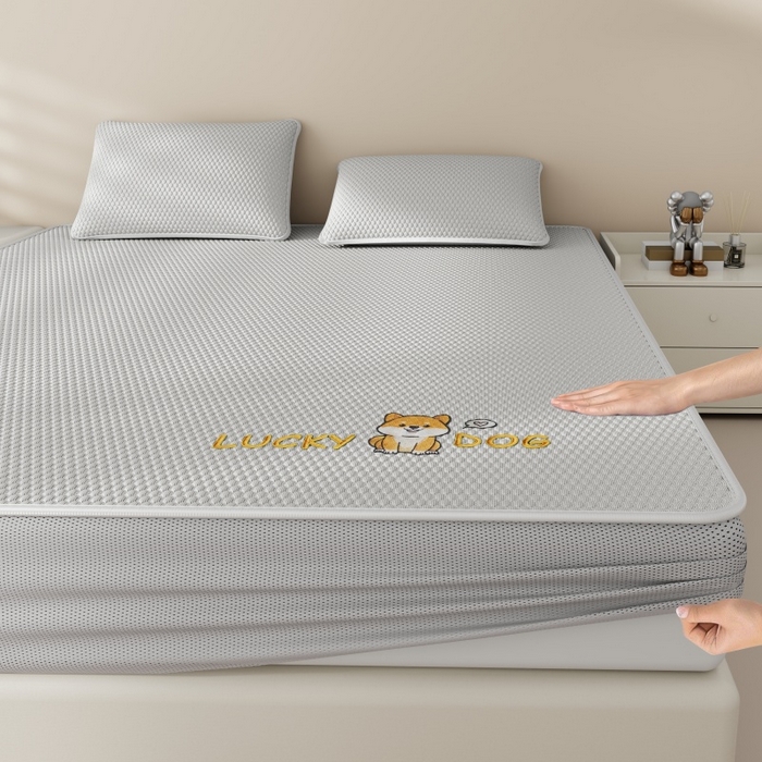 91家纺网 家纺一手货源 找家纺 福来临家纺  2026新款A类凉豆豆凉感席系列PE冰豆豆席-床笠款-床席款 幸运小狗-灰床笠款