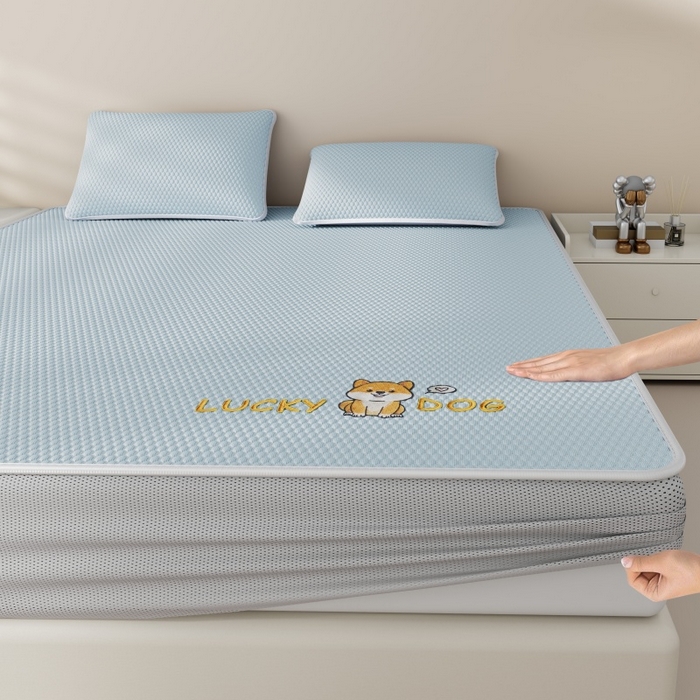 91家纺网 家纺一手货源 找家纺 福来临家纺  2026新款A类凉豆豆凉感席系列PE冰豆豆席-床笠款-床席款 幸运小狗-蓝床笠款