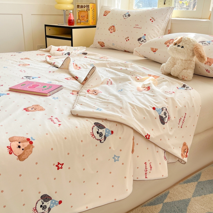 91家纺网 家纺一手货源 找家纺 大彩家居 2026新款韩版卡通治愈系凉感空调被 乖乖狗派对