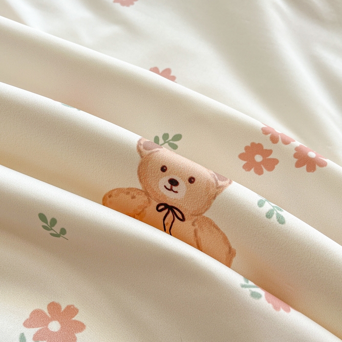 91家纺网 家纺一手货源 找家纺 大彩家居 2026新款韩版卡通治愈系凉感空调被 泰迪小绅士