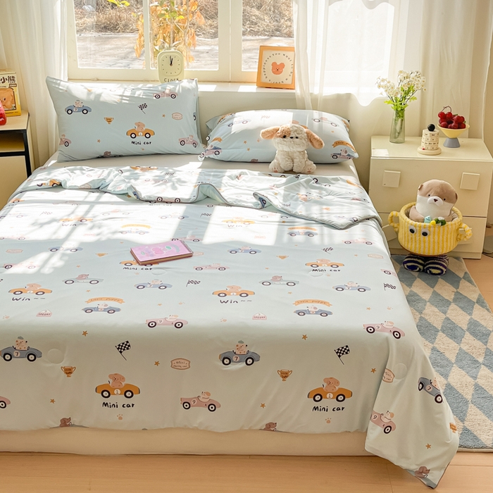 91家纺网 家纺一手货源 找家纺 大彩家居 2026新款韩版卡通治愈系凉感空调被 夏日拉力赛