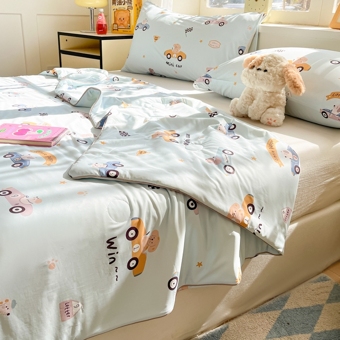 91家纺网 家纺一手货源 找家纺 大彩家居 2026新款韩版卡通治愈系凉感空调被 夏日拉力赛